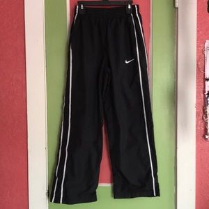 Wide leg Nike windbreaker pants for girls size large,